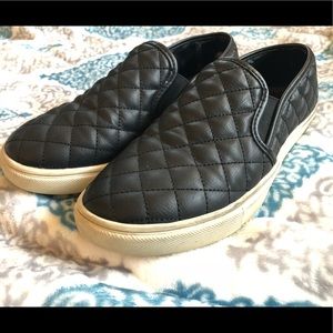 Steve Madden Black ECENTRCQ